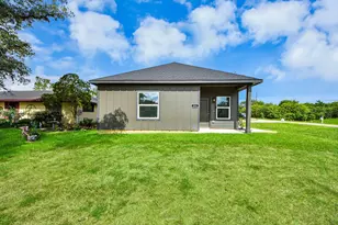 211 19th St, Hempstead, TX 77445 - Photo 3