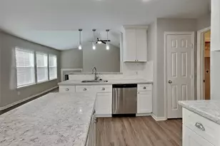 10 Windswept Oaks Pl, Conroe, TX 77385 - Photo 5