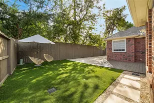 1611 Lakeside Enclave Dr, Houston, TX 77077 - Photo 23