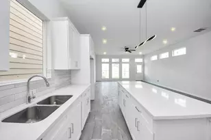 7902 Parnell St, Houston, TX 77051 - Photo 3