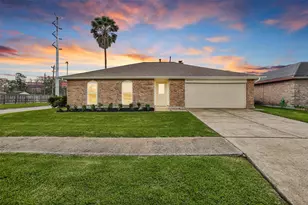 8422 Oakhaven Rd, La Porte, TX 77571 - Photo 1