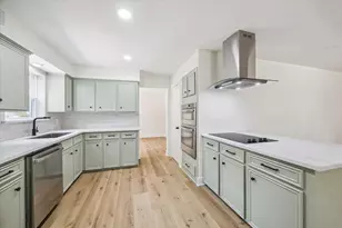 2723 Bernadette Ln, Houston, TX 77043 - Photo 11