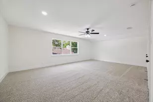 2723 Bernadette Ln, Houston, TX 77043 - Photo 25