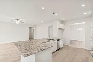 10922 Amador Peak Dr, Rosharon, TX 77583 - Photo 9