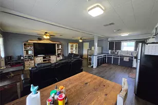 610 E Division St, Edna, TX 77957 - Photo 19