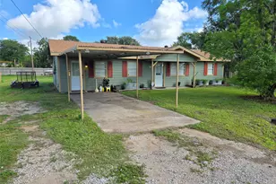 610 E Division St, Edna, TX 77957 - Photo 3