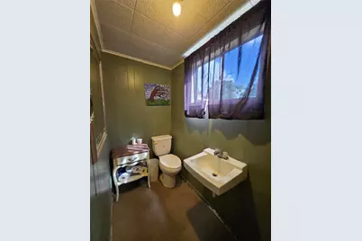 610 E Division Street, Edna, TX 77957 - Photo 37