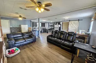 610 E Division St, Edna, TX 77957 - Photo 17