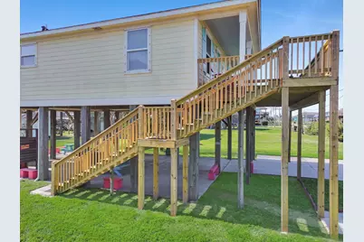 905 Sage Road, Crystal Beach, TX 77650 - Photo 9