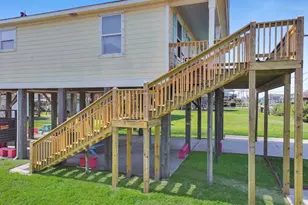 905 Sage Rd, Crystal Beach, TX 77650 - Photo 9