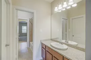 70 S Almondell Cir, The Woodlands, TX 77354 - Photo 29