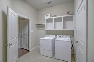 70 S Almondell Cir, The Woodlands, TX 77354 - Photo 19