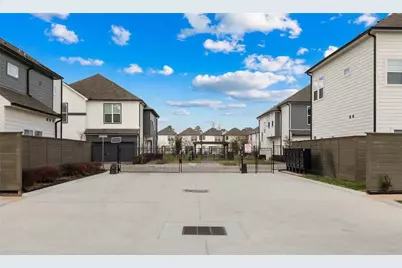 2323 Warhol Way, Houston, TX 77091 - Photo 31