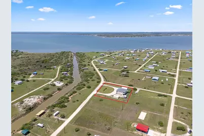 213 Porpoise Dr Drive, Palacios, TX 77465 - Photo 3