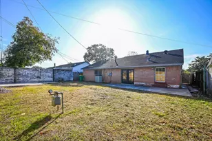 3730 Heatherbrook Dr, Houston, TX 77045 - Photo 17