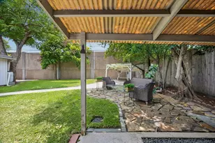 3631 Woodvalley Dr, Houston, TX 77025 - Photo 27