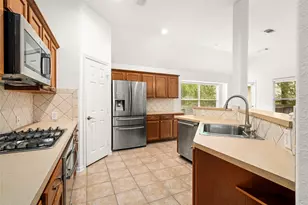 142 S Veranda Ridge Dr, The Woodlands, TX 77382 - Photo 9