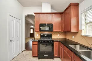 13918 Goodridge Dr, Houston, TX 77048 - Photo 9