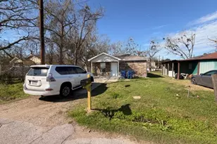 615 Shirley St, Eagle Lake, TX 77434 - Photo 3