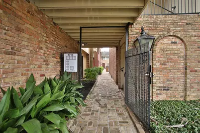 1739 Commonwealth Street, Houston, TX 77006 - Photo 3