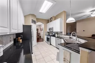 10006 King William Dr, La Porte, TX 77571 - Photo 9