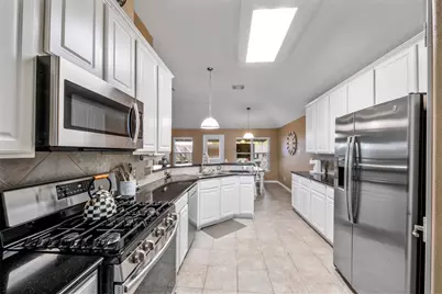 10006 King William Drive, La Porte, TX 77571 - Photo 11