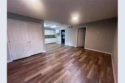 115 W Mulberry Avenue #B, Wharton, TX 77488 - Photo 5