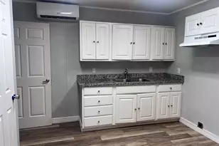 115 W Mulberry Ave, Wharton, TX 77488 - Photo 9