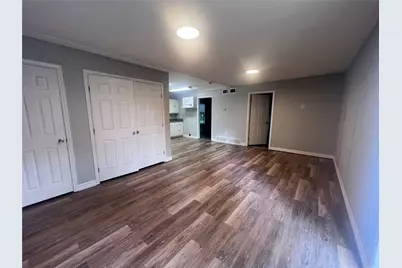 115 W Mulberry Avenue #B, Wharton, TX 77488 - Photo 3