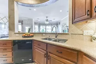 31 N Warbler Bend Cir, The Woodlands, TX 77382 - Photo 11