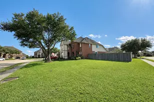 5530 Green Meadow Ct, League City, TX 77573 - Photo 5