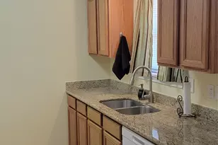 115 N Shirley St, Alvin, TX 77511 - Photo 7