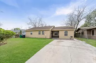 5646 Belmark St, Houston, TX 77033 - Photo 3