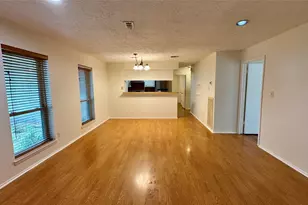 67 E White Willow Cir, The Woodlands, TX 77381 - Photo 3