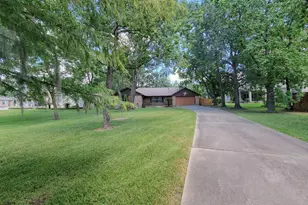 10282 Valley Dr S, Willis, TX 77318 - Photo 3
