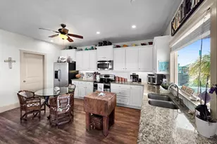 931 Bahama Dr, Crystal Beach, TX 77650 - Photo 13