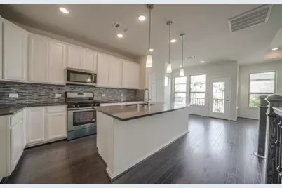 8620 Hollyoaks Creek Lane, Houston, TX 77063 - Photo 3