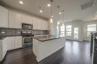 8620 Hollyoaks Creek Ln, Houston, TX 77063 - Photo 3