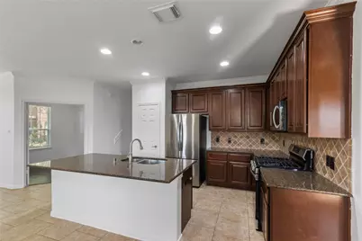 31 Umbria Lane, The Woodlands, TX 77382 - Photo 11