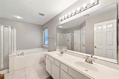 217 Fox Springs Court, Dickinson, TX 77539 - Photo 17