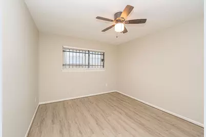 8124 Beech Cove Lane, Houston, TX 77072 - Photo 15