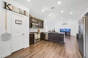 1004 Bulwark Dr, Crosby, TX 77532 - Photo 11