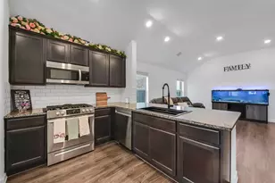 1004 Bulwark Dr, Crosby, TX 77532 - Photo 9