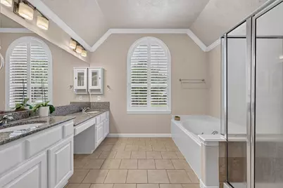 74 Oriel Oaks Circle, The Woodlands, TX 77382 - Photo 11