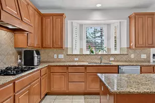 74 Oriel Oaks Cir, The Woodlands, TX 77382 - Photo 5