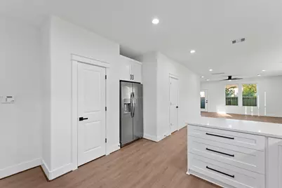 4208 Castor Street #B, Houston, TX 77022 - Photo 7