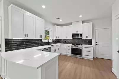 4208 Castor Street #B, Houston, TX 77022 - Photo 5