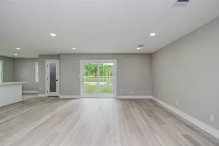 1105 Redberry Hill Rd, Baytown, TX 77521 - Photo 9