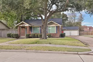 607 Lakeview Dr, Sugar Land, TX 77498 - Photo 7