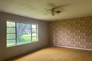 112 Raven St, Clute, TX 77531 - Photo 3